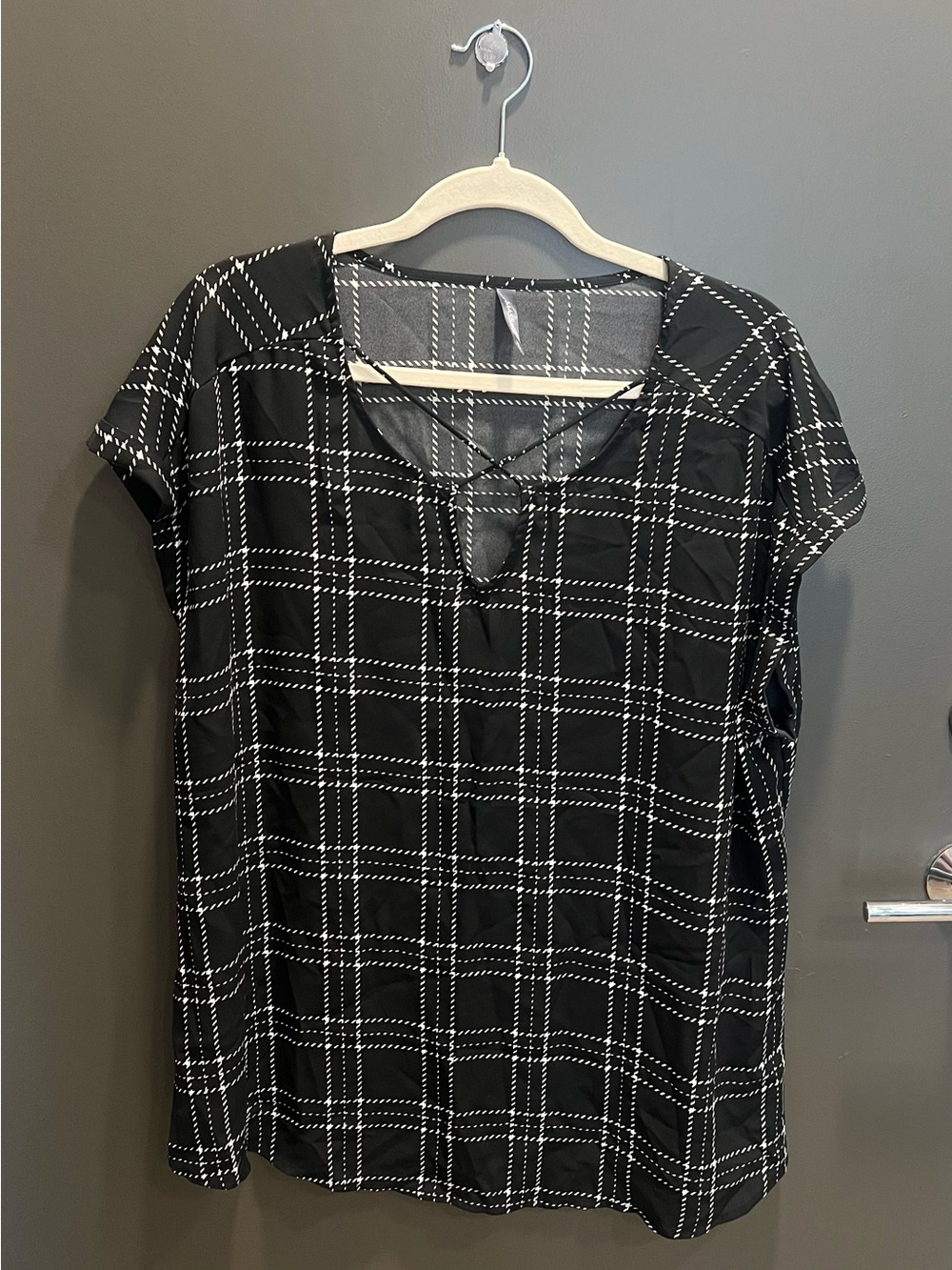 Massini Black & White Plaid Crisscross Top – Size 1X